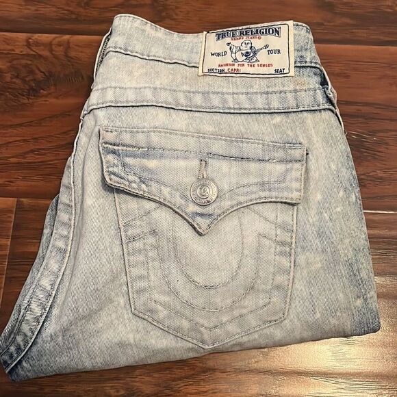 True Religion Blue Distressed Denim Rolled Capri Casual Modern Feminine Boho - Picture 2 of 12
